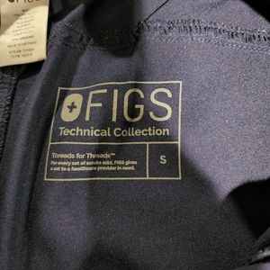Figs size small Kade cargo scrub pants in Navy